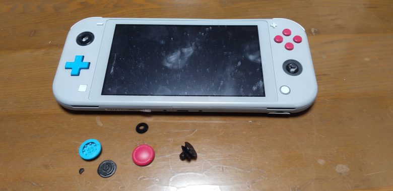 Xマッチをプレイ中、イライラしてタンスの角に思いっきり投げつけました。その結果がこれです。