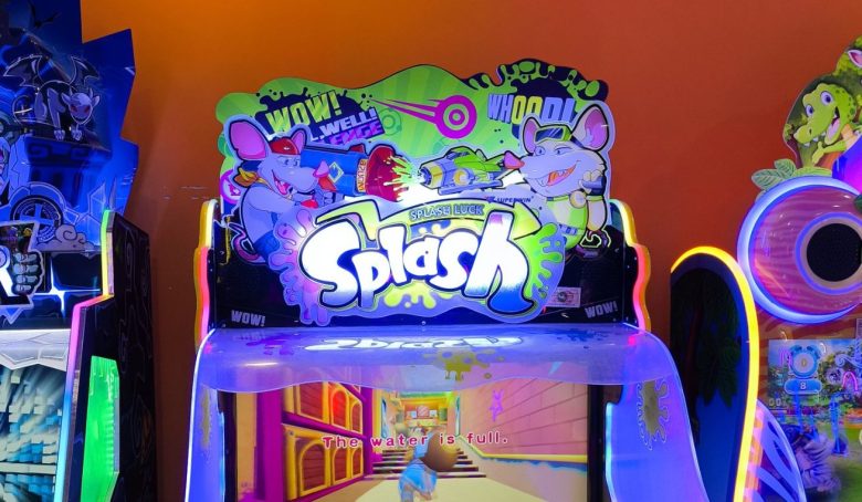 【悲報】どこか見覚えのある某国産アーケードゲームが発見される